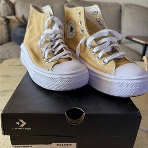 Hightop platform Converse Yellow and White High-Top Sneakers